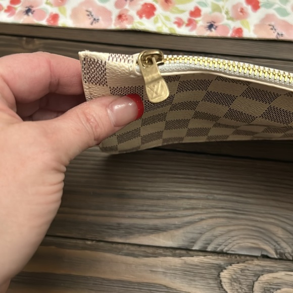 Thin Wristlet - Picture 3 of 4